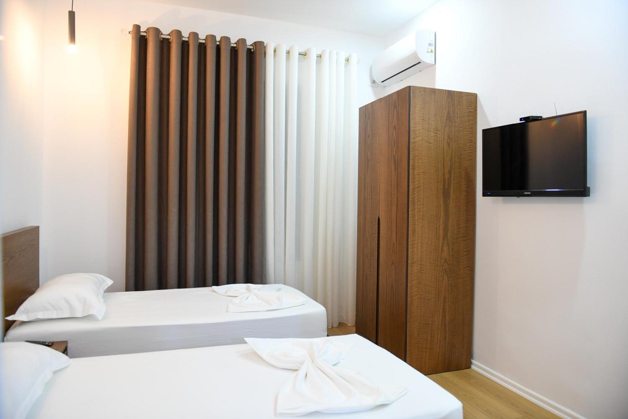 Guest House Cela City Centre Berat Bagian luar foto
