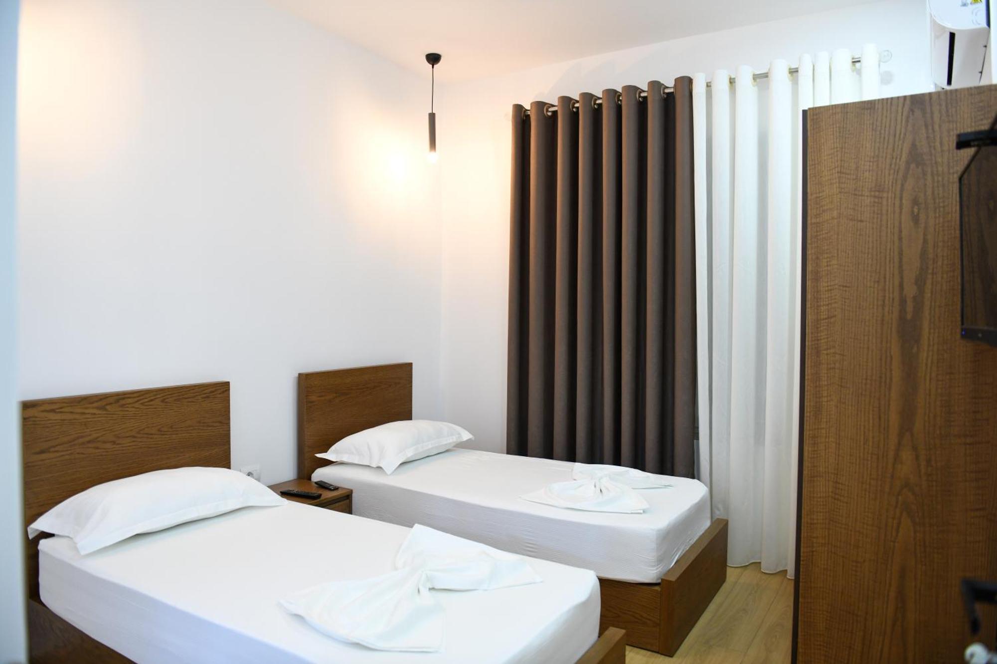 Guest House Cela City Centre Berat Bagian luar foto