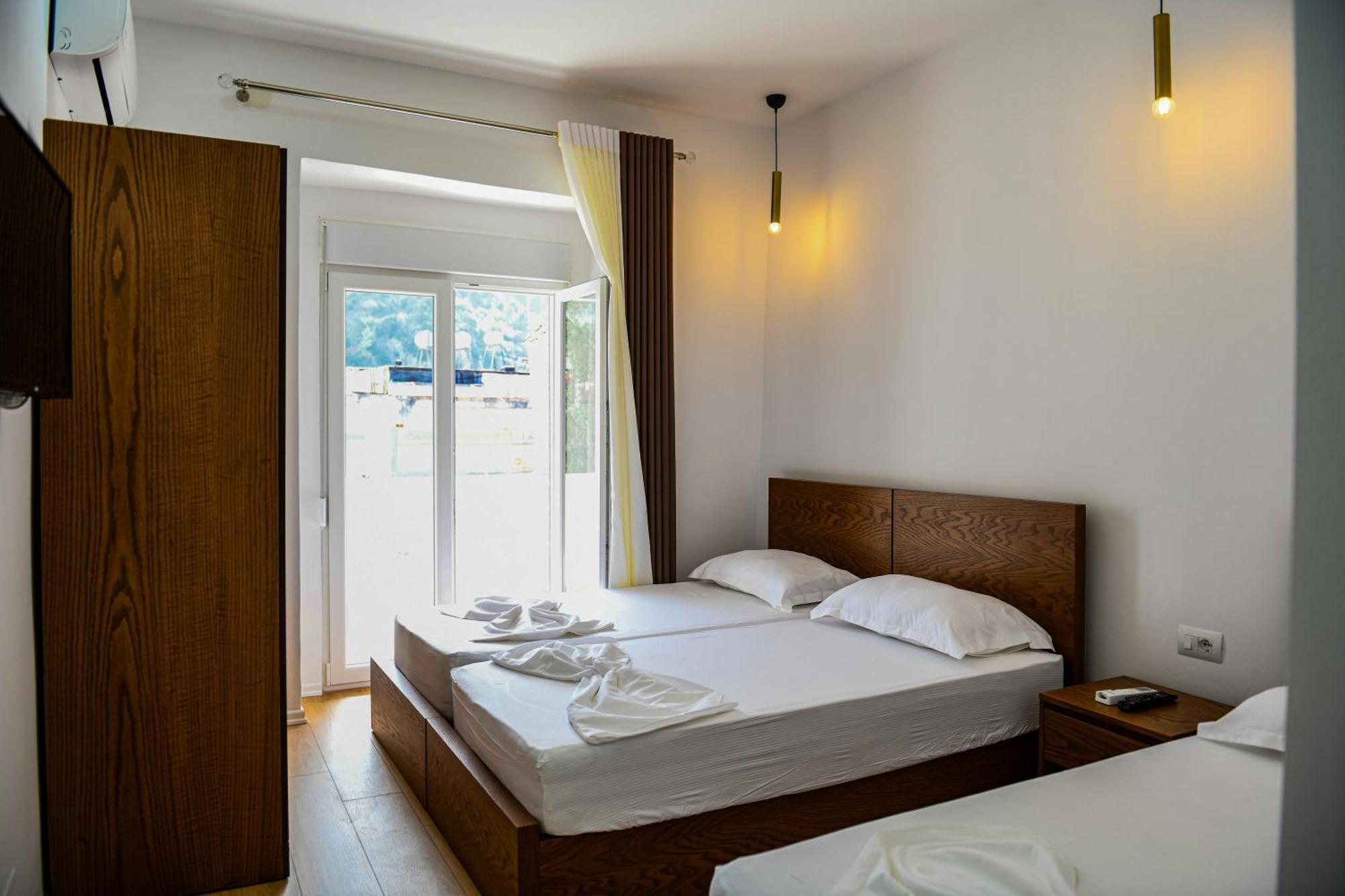 Guest House Cela City Centre Berat Bagian luar foto