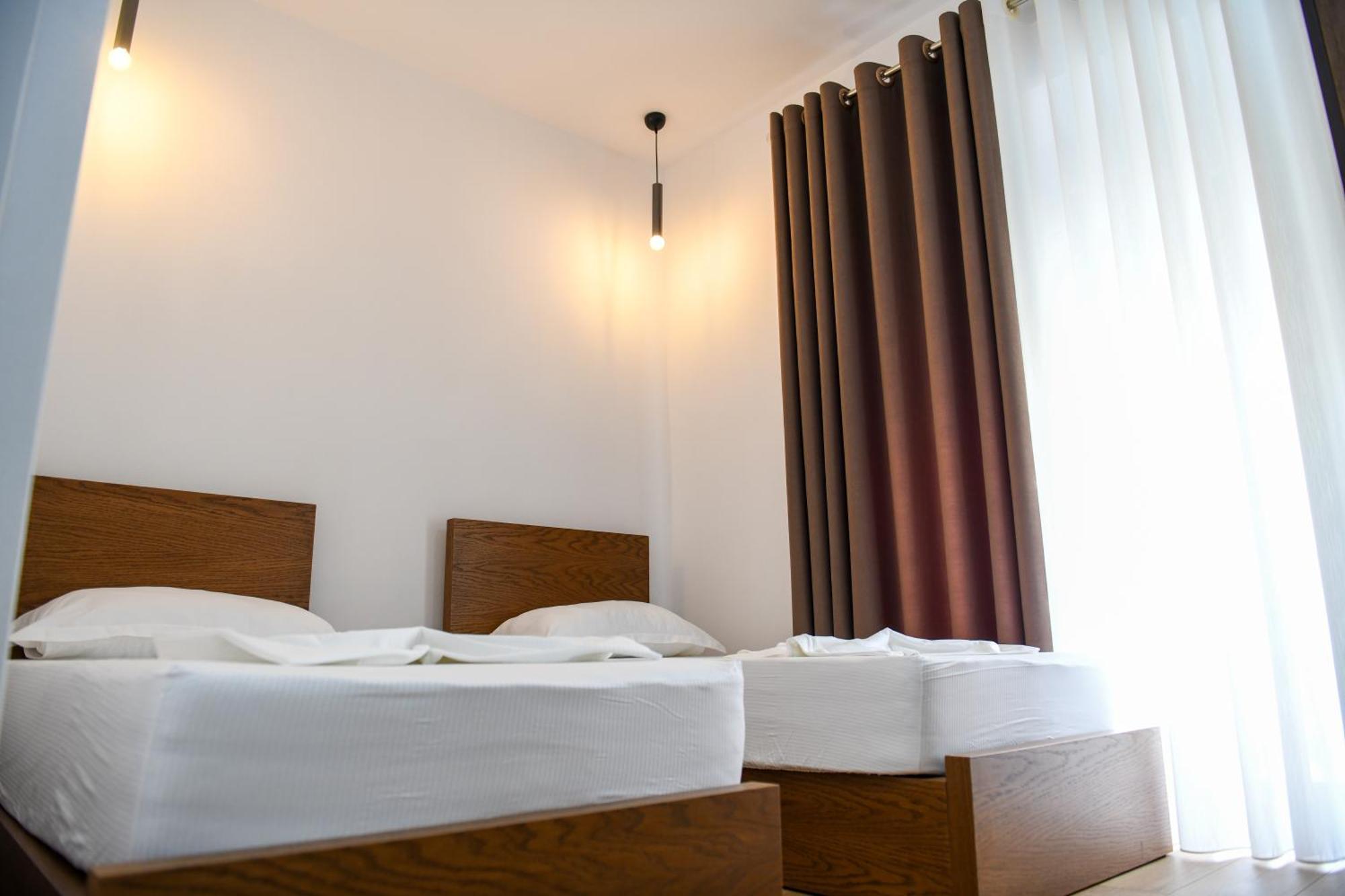 Guest House Cela City Centre Berat Bagian luar foto