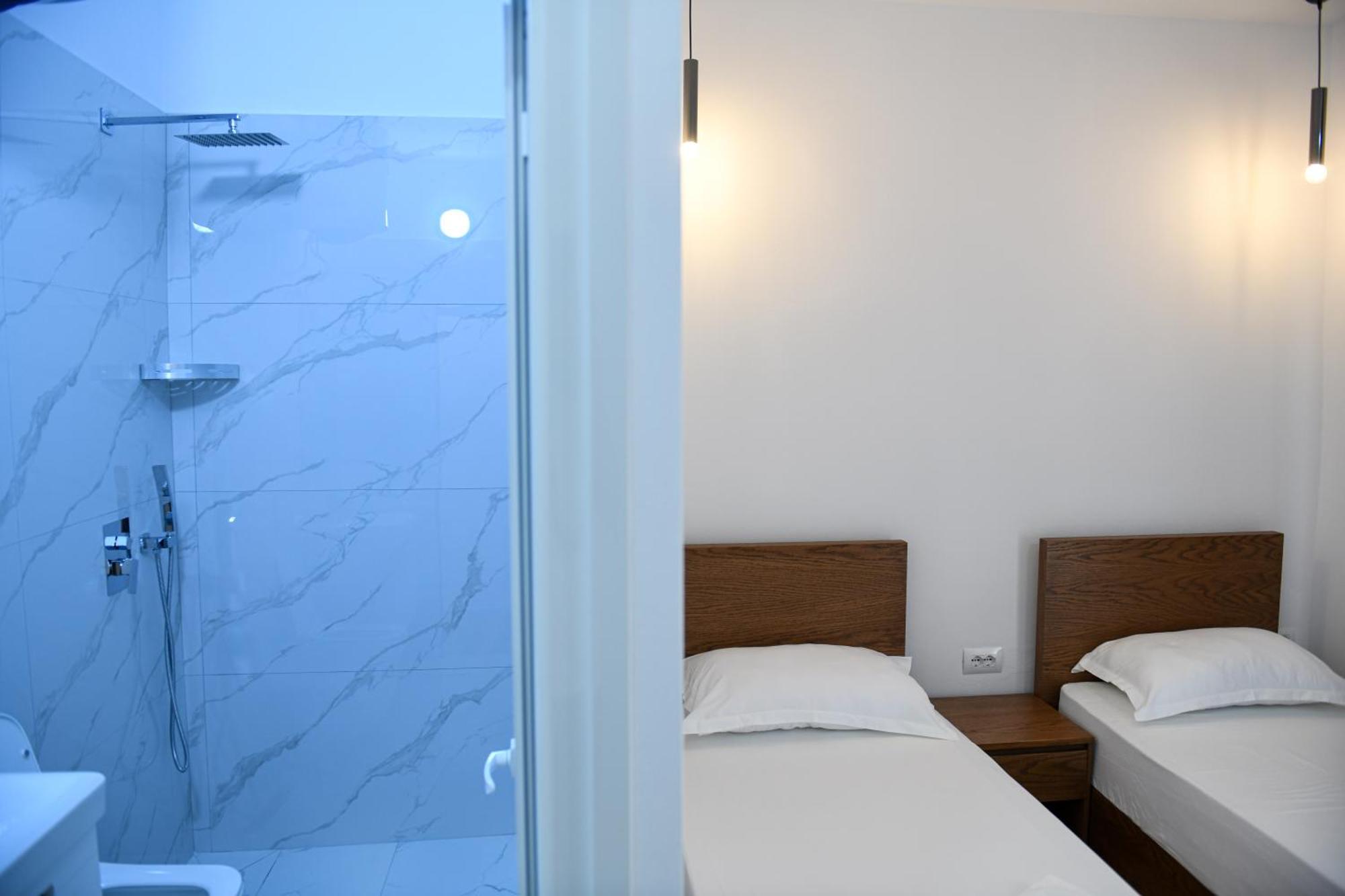 Guest House Cela City Centre Berat Bagian luar foto