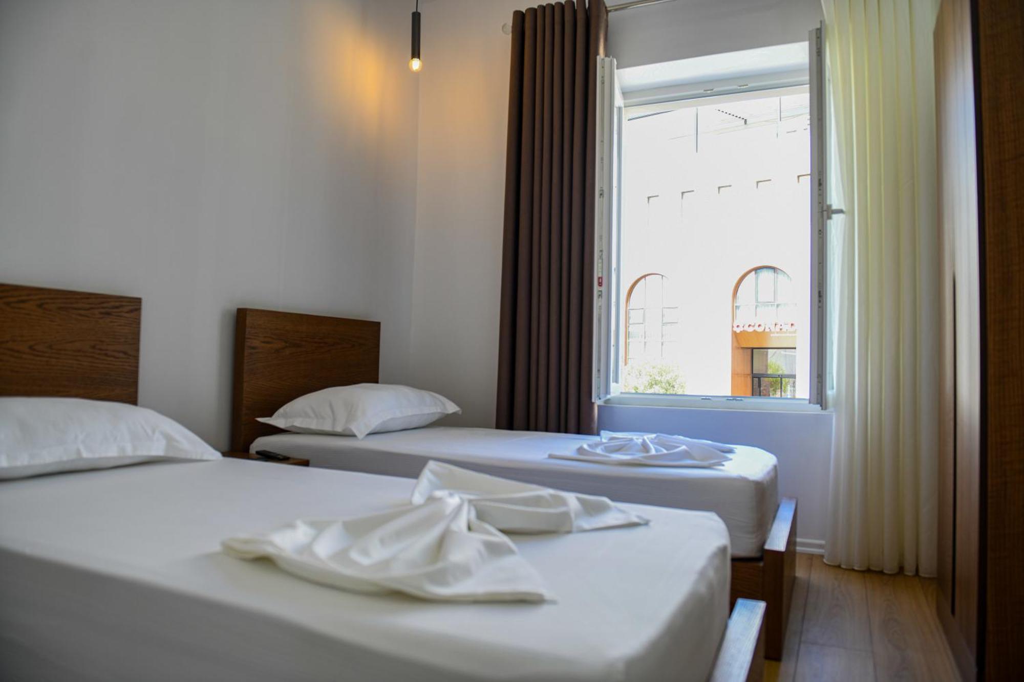 Guest House Cela City Centre Berat Bagian luar foto