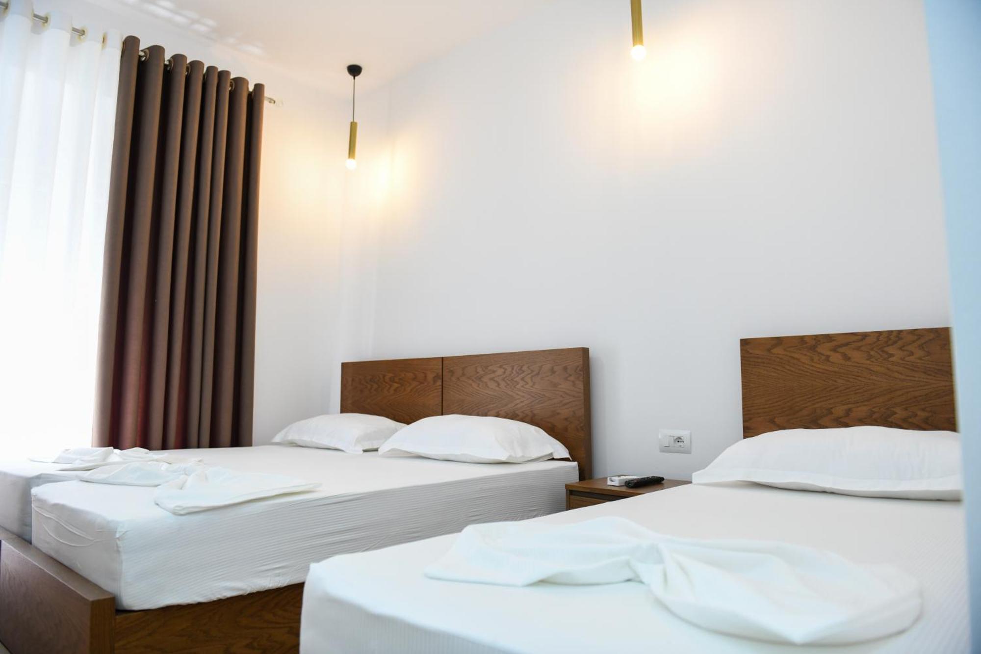 Guest House Cela City Centre Berat Bagian luar foto